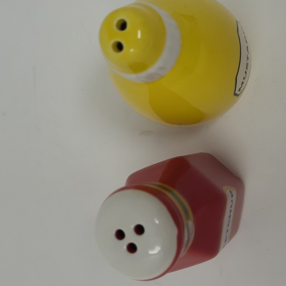 NEW IN PACKAGE KETCHUP/MUSTARD SALT AND PEPPER SHAKERS - Picture 5 of 6